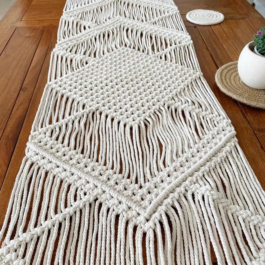 Chemin de Table au Crochet Moderne - Motifs Géométriques Élégants