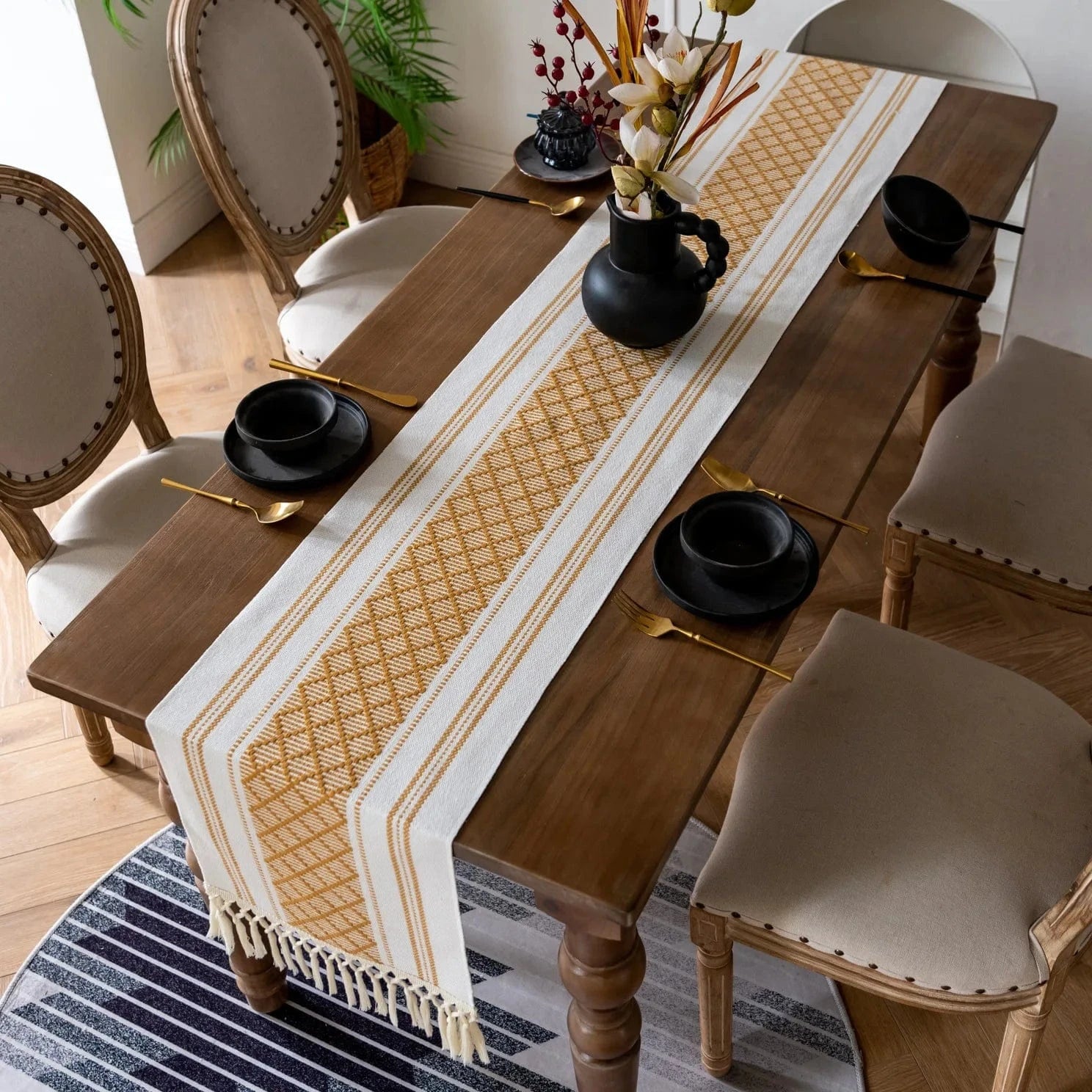 Chemin de table Bohème Jaune et Blanc à longues franges