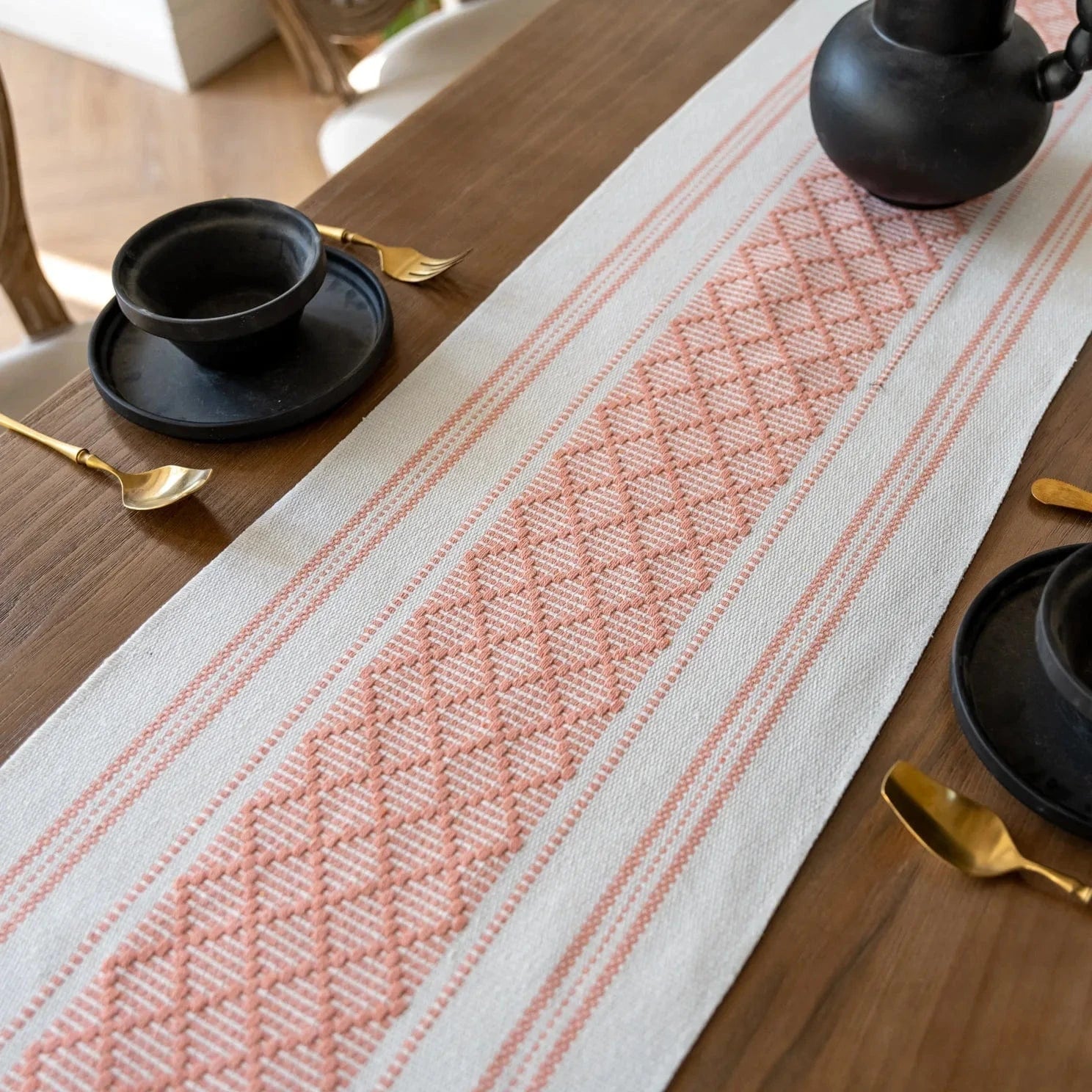 Chemin de table Bohème Rose et Blanc à longues franges