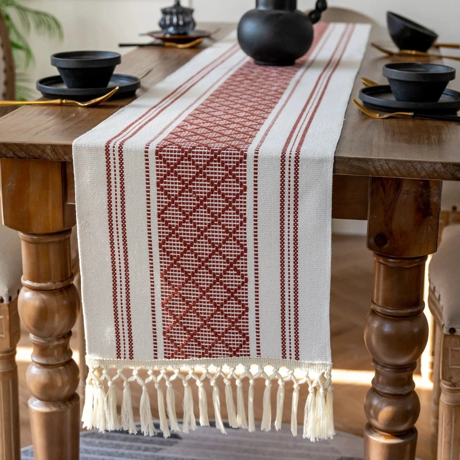 Chemin de table Bohème Rouge et Blanc à longues franges