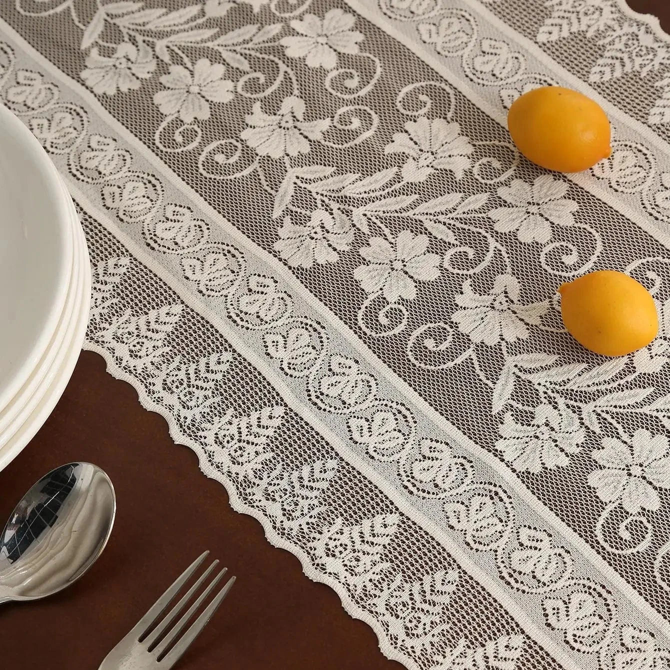 Chemin de Table Dentelle Écru - Motifs Floraux Romantiques Vintage