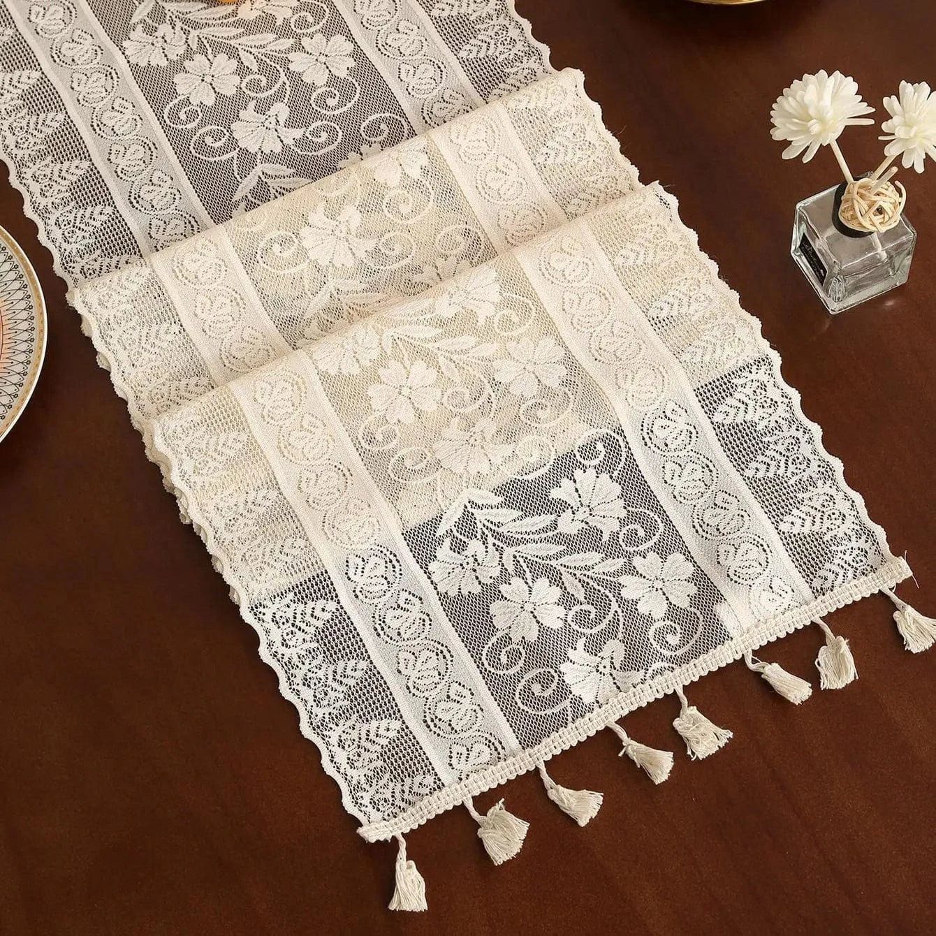 Chemin de Table Dentelle Écru - Motifs Floraux Romantiques Vintage