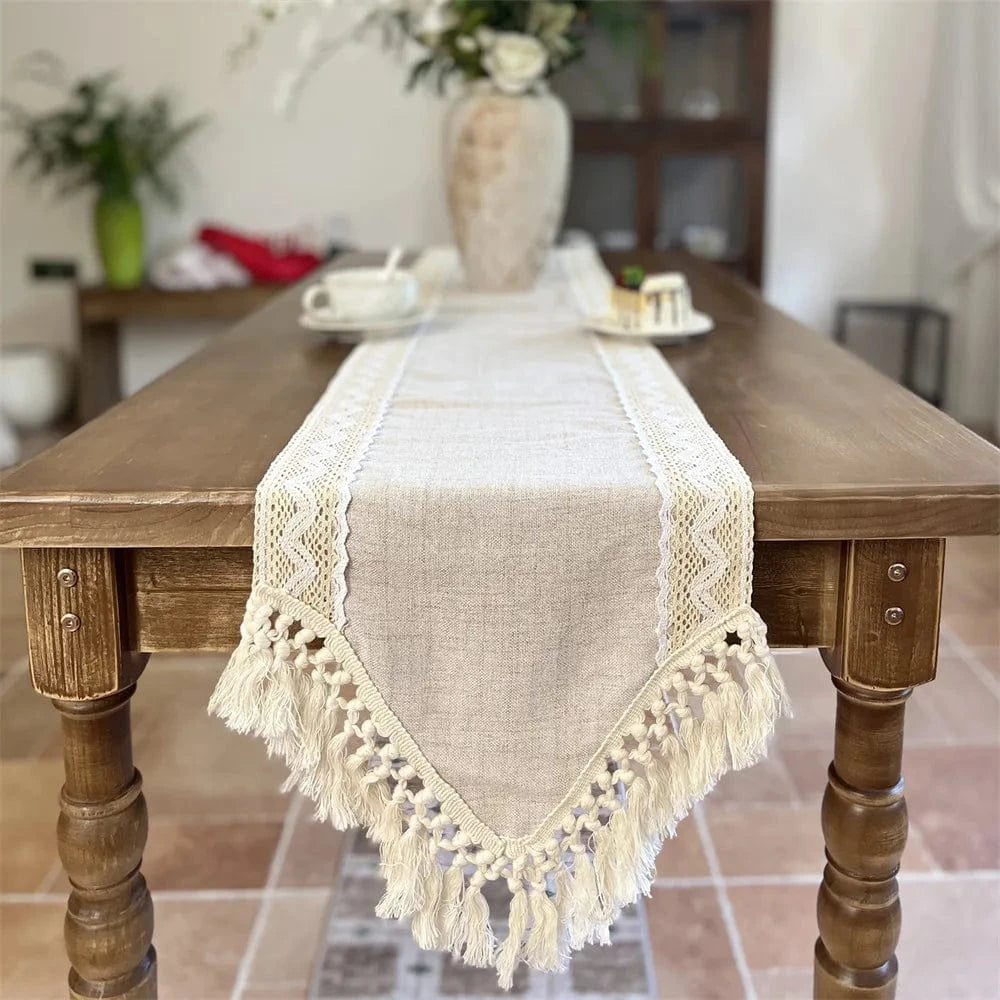 Chemin de Table Écru - Dentelle Romantique Pompons Franges