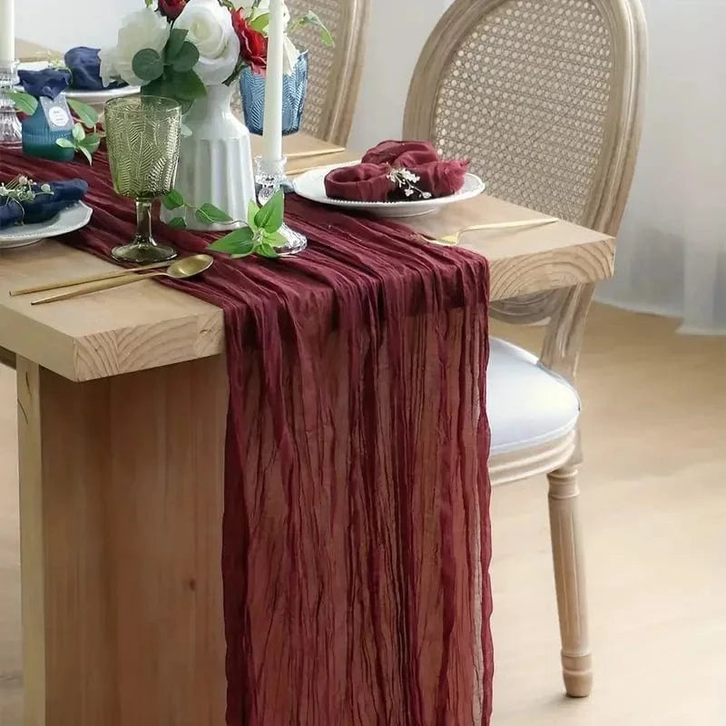 Chemin de Table Gaze de Coton Bordeaux - Texture Plissée Chic