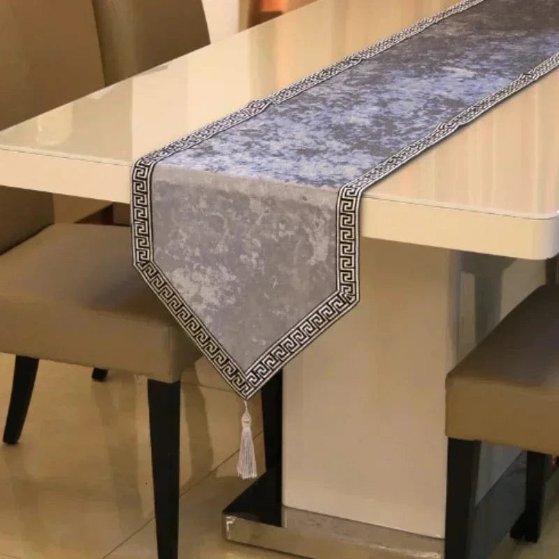 Chemin de Table Gris Clair - Velours Froissé Moderne Sophistiqué