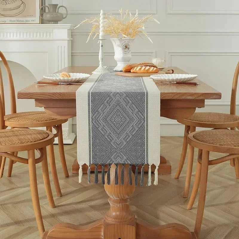 Chemin de Table Gris Jacquard - Héritage Artisanal Authentique