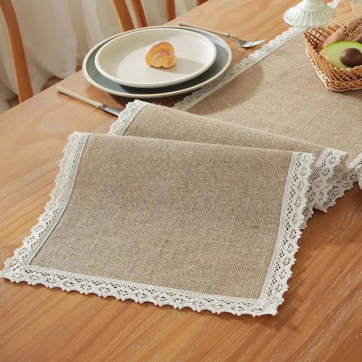 Chemin de Table Jute et Dentelle - Mariage Champêtre Chic