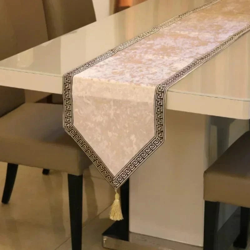 Chemin de Table Mariage Taupe – Sublimez Votre Cérémonie