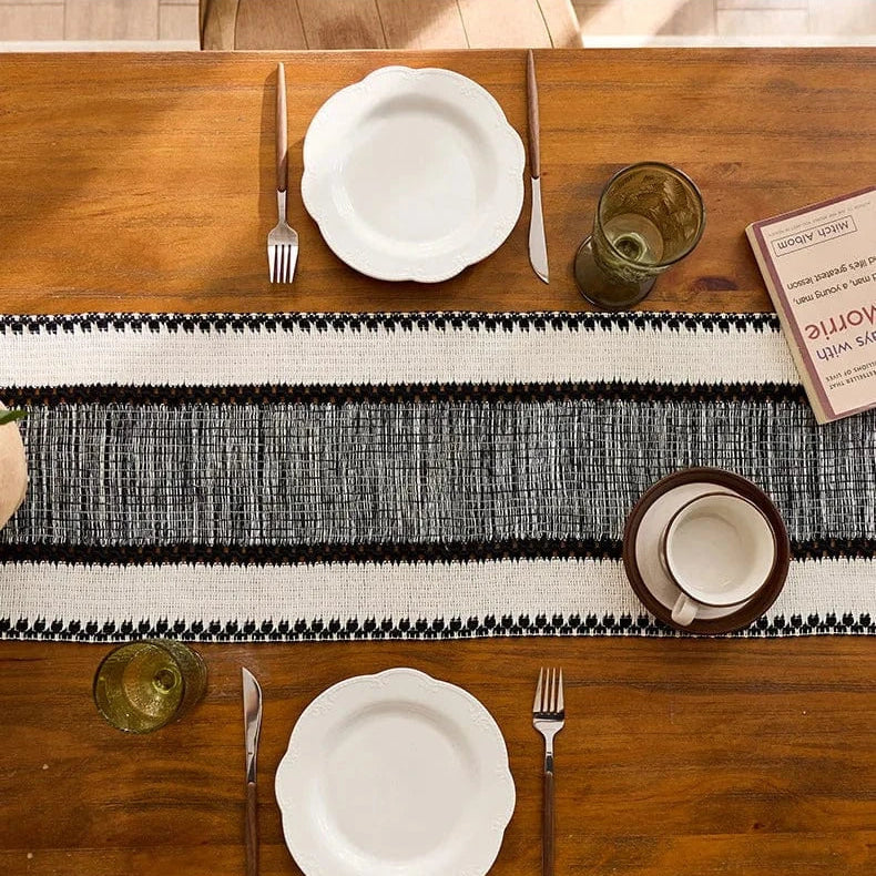 Chemin de Table Noir et Ecru Macramé - Contraste Bohème