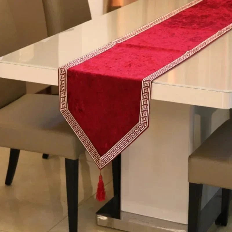 Chemin de Table Rouge Noël - Luxe Velours Sophistiqué Premium