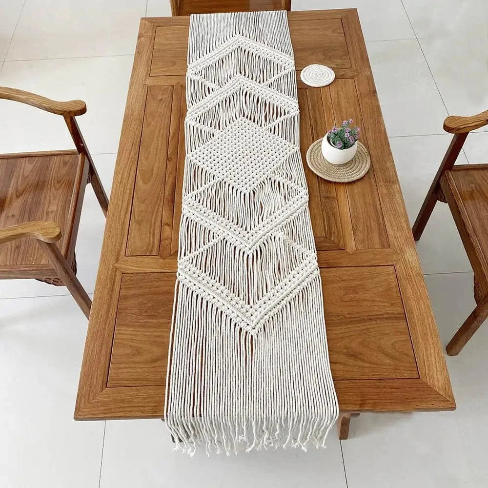 Chemin de Table au Crochet Moderne - Motifs Géométriques Élégants