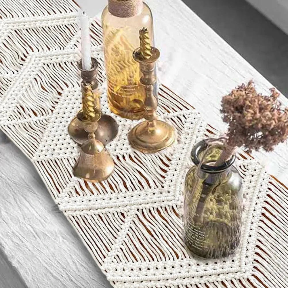 Chemin de Table au Crochet Moderne - Motifs Géométriques Élégants