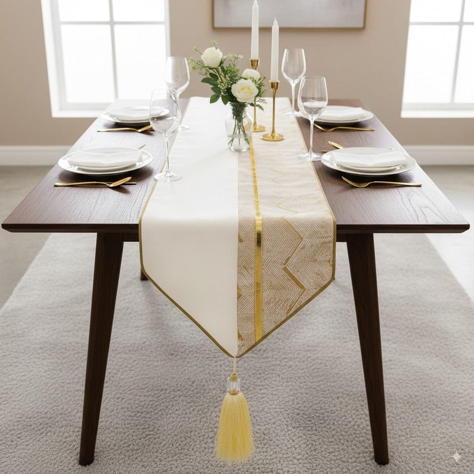 Chemin de Table Blanc et Doré - Motifs Chevrons Luxe Pompon