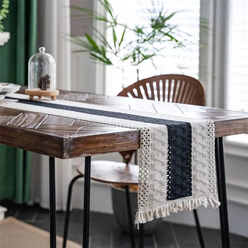 Chemin de Table Blanc et Noir - Graphique Scandinave Lin