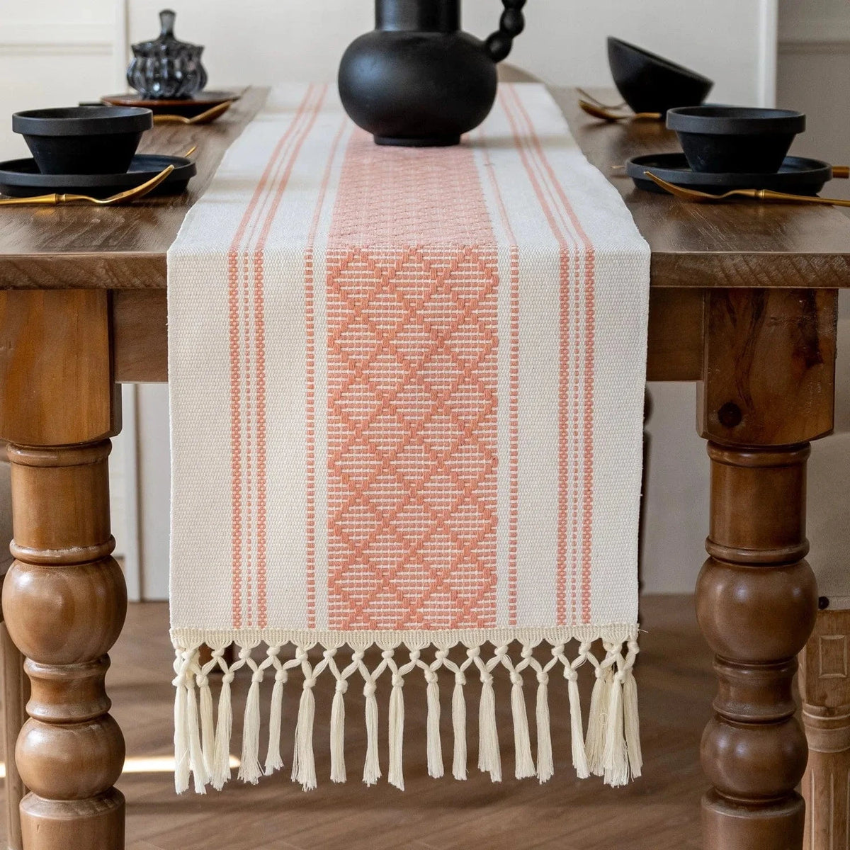 Chemin de table Bohème Rose et Blanc à longues franges