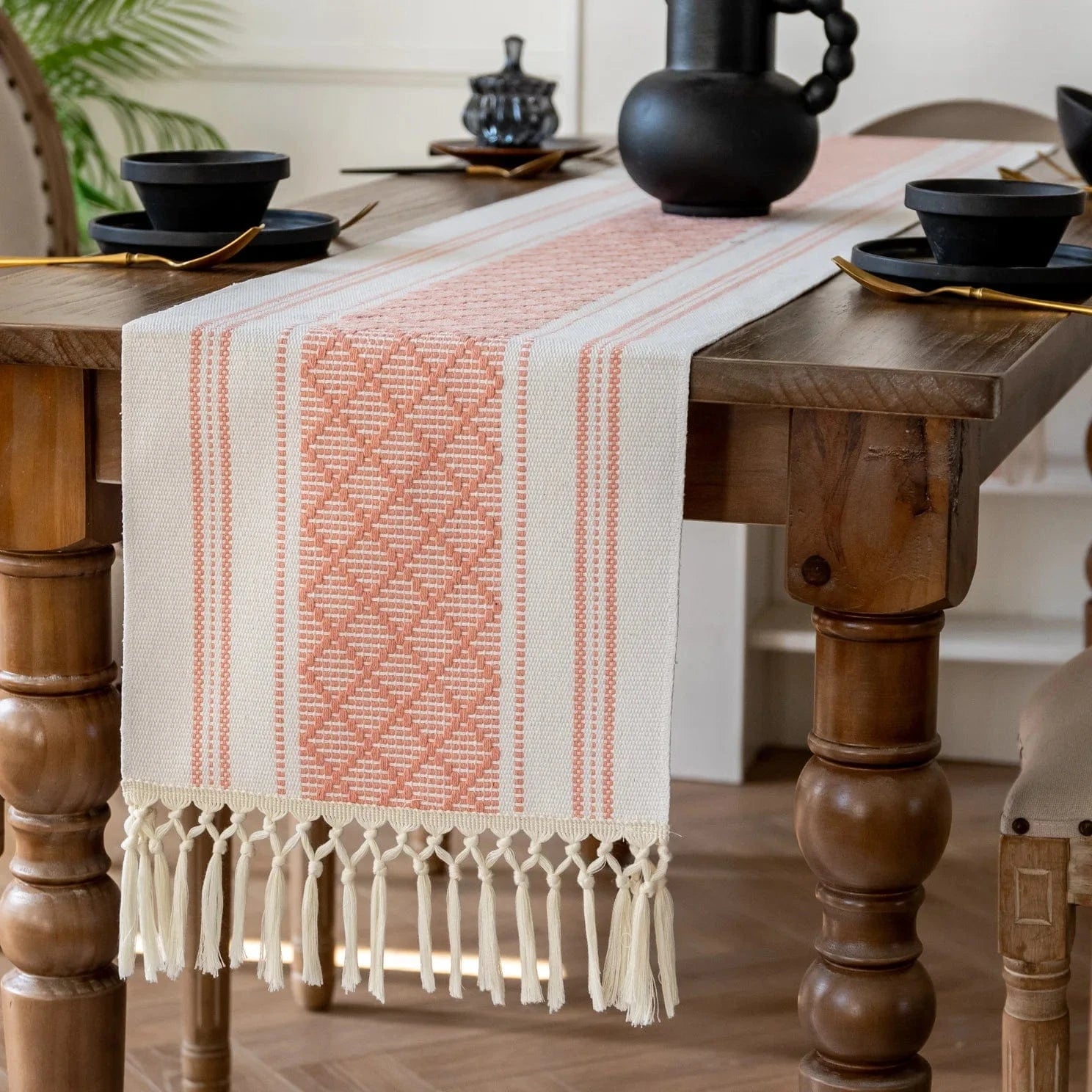 Chemin de table Bohème Rose et Blanc à longues franges