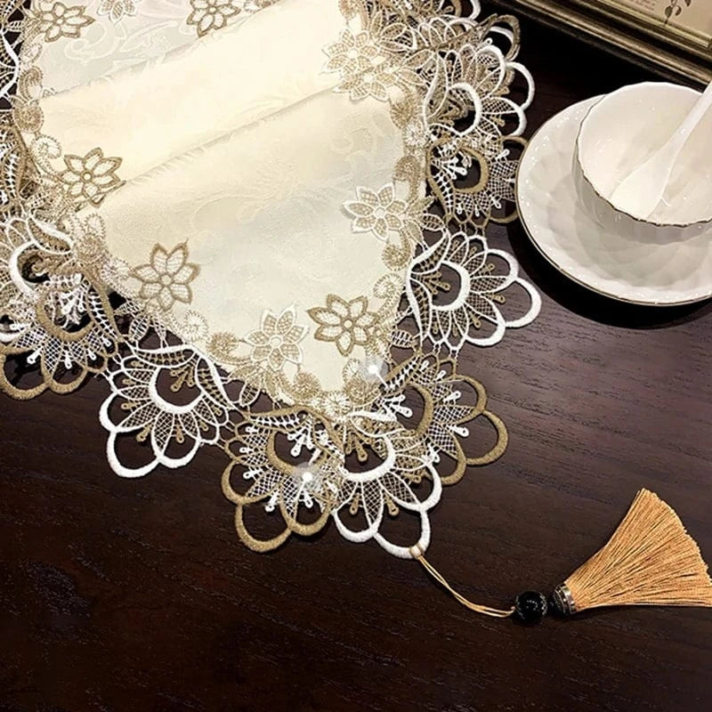 Chemin de Table Dentelle Blanc Mariage - Élégance Baroque Luxe