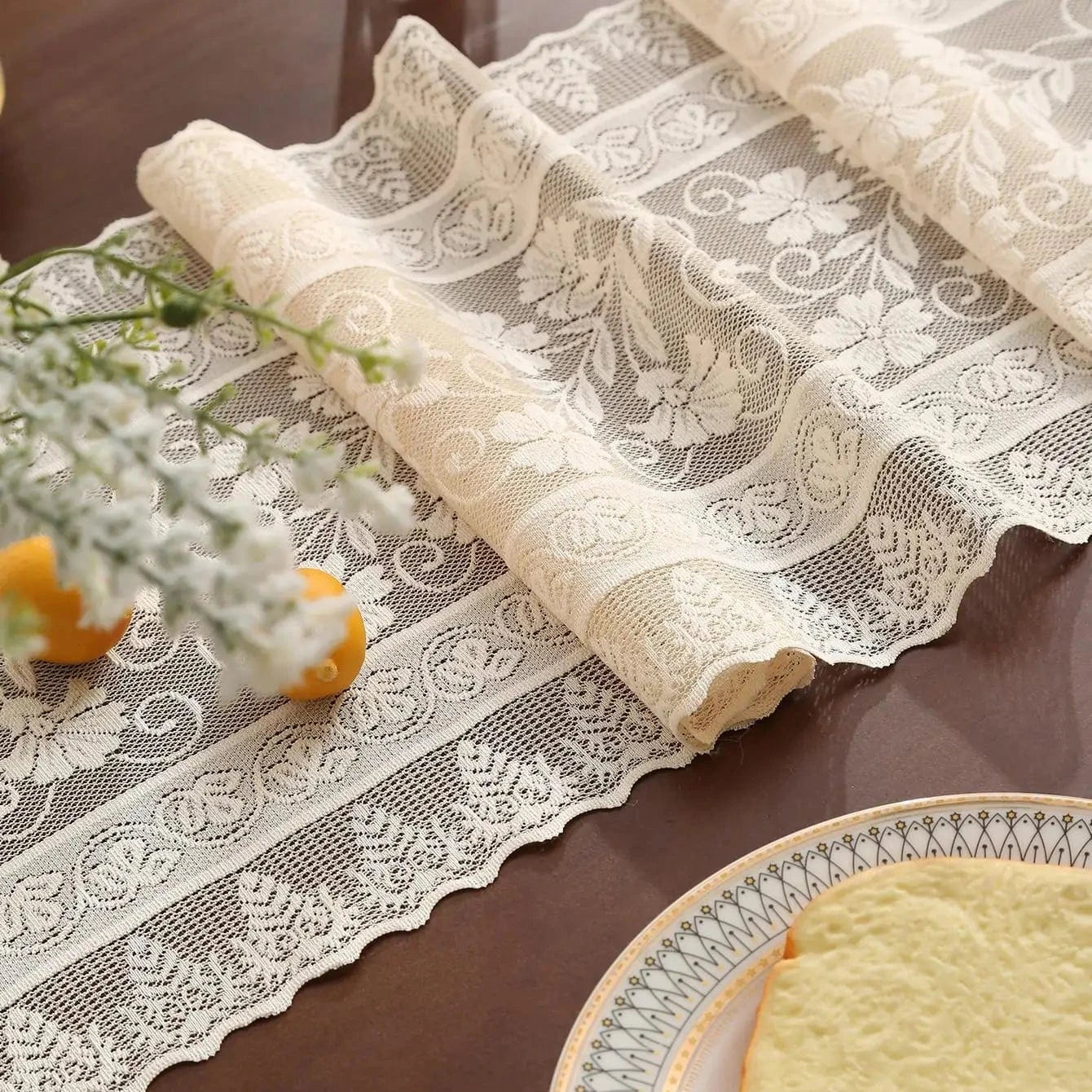 Chemin de Table Dentelle Écru - Motifs Floraux Romantiques Vintage