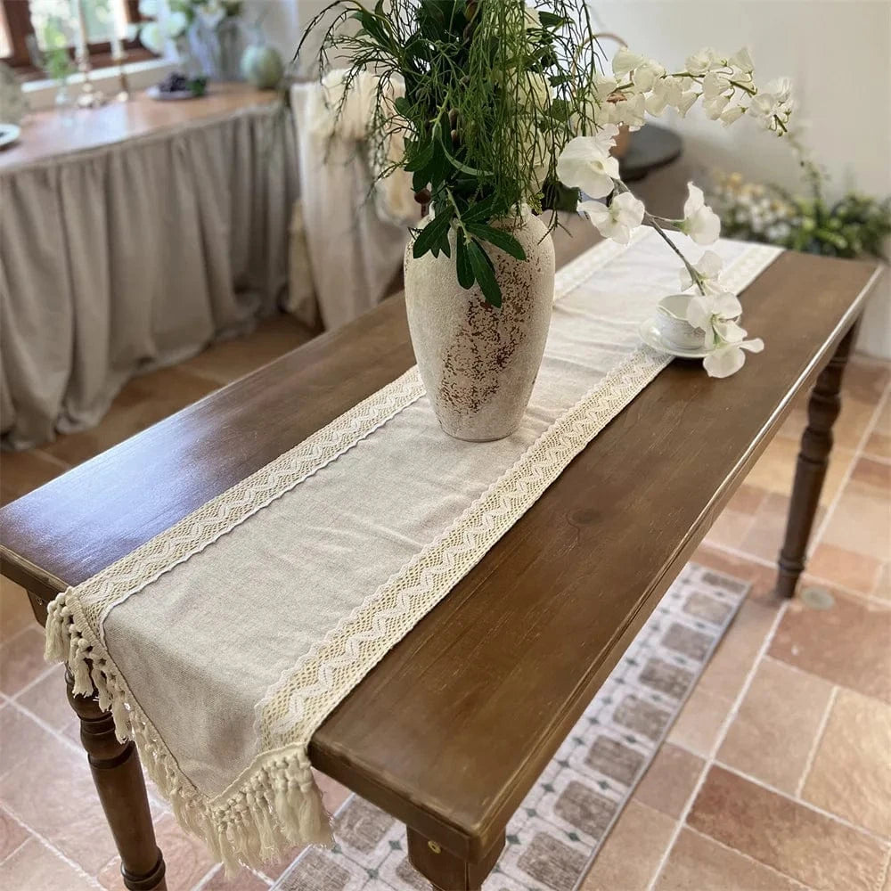Chemin de Table Écru - Dentelle Romantique Pompons Franges