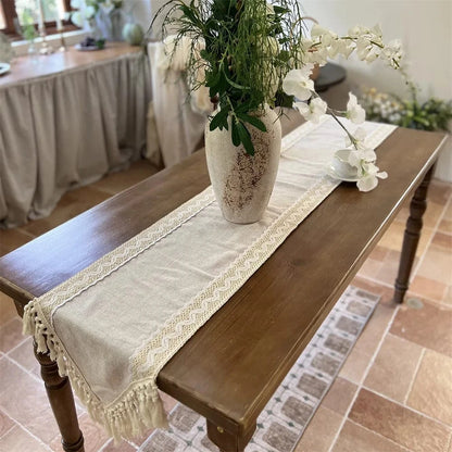 Chemin de Table Écru - Dentelle Romantique Pompons Franges