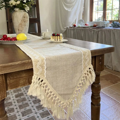 Chemin de Table Écru - Dentelle Romantique Pompons Franges