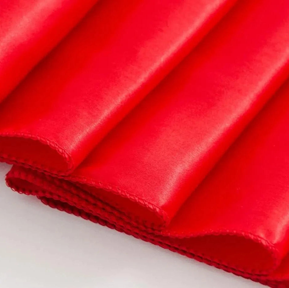 Chemin de Table en Satin Rouge