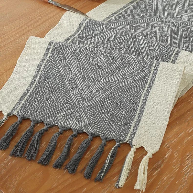 Chemin de Table Gris Jacquard - Héritage Artisanal Authentique