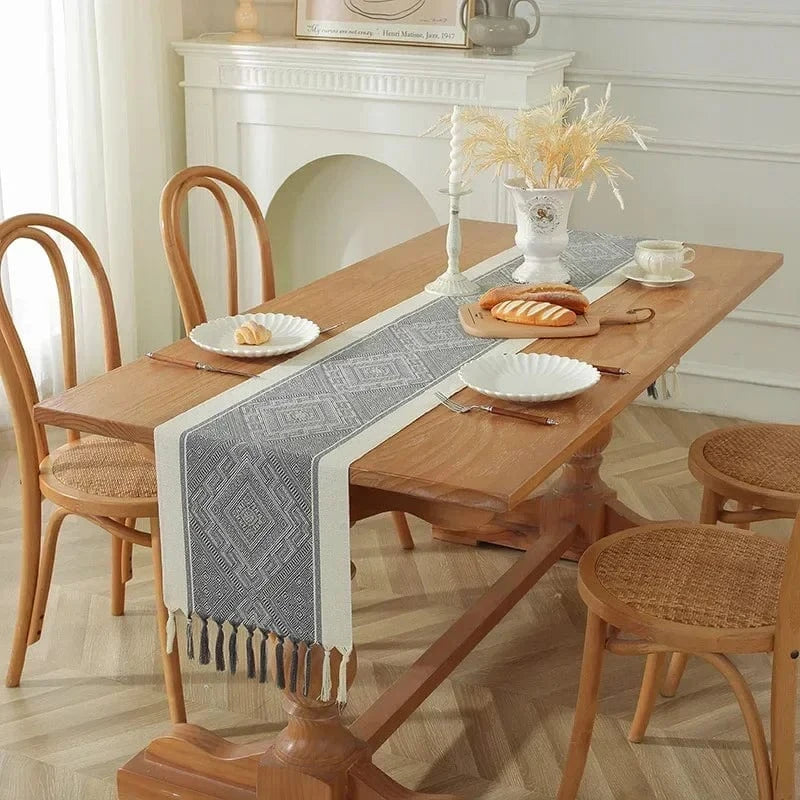 Chemin de Table Gris Jacquard - Héritage Artisanal Authentique