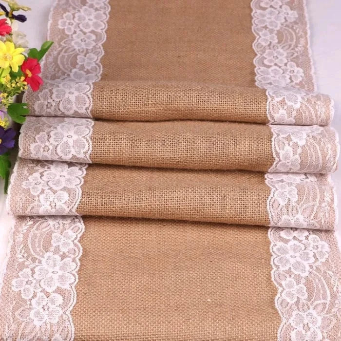 Chemin de Table Jute Brodé et Dentelle - Finitions Festonnées