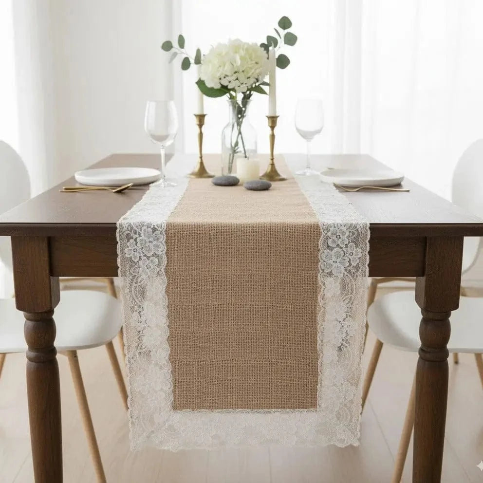 Chemin de Table Jute Brodé et Dentelle - Finitions Festonnées