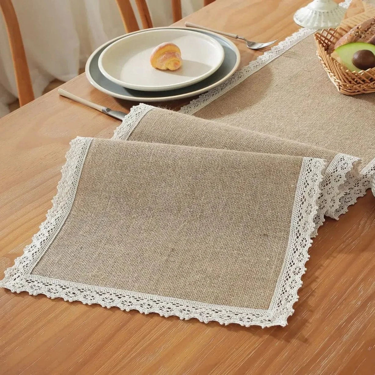 Chemin de Table Jute et Dentelle - Mariage Champêtre Chic