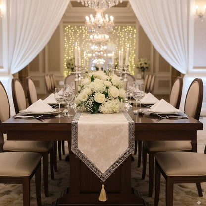 Chemin de Table Mariage Taupe Chic - Élégance Totale