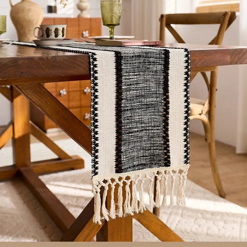 Chemin de Table Noir et Ecru Macramé - Contraste Bohème
