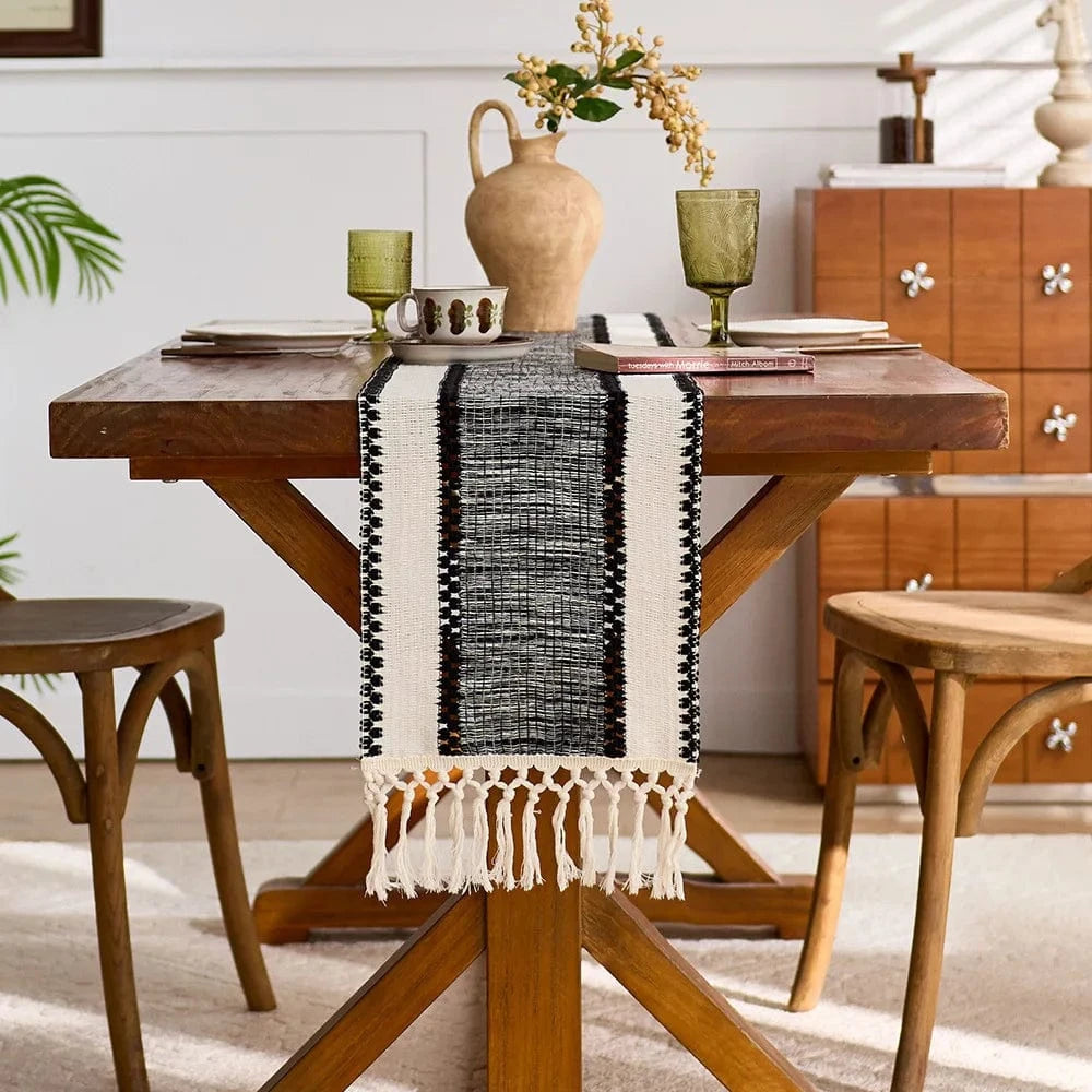 Chemin de Table Noir et Ecru Macramé - Contraste Bohème