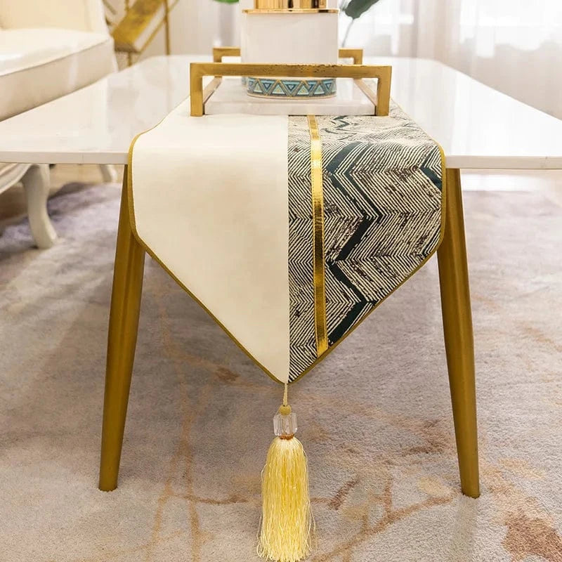 Chemin de Table Noir et Or - Design Zigzag Luxe avec Pompon