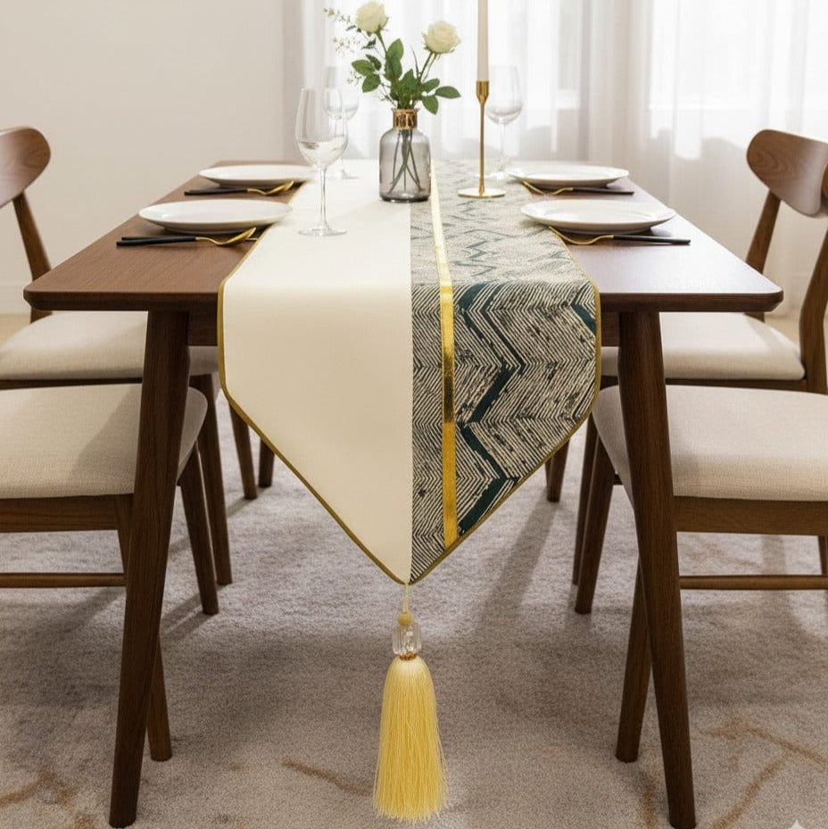 Chemin de Table Noir et Or - Design Zigzag Luxe avec Pompon