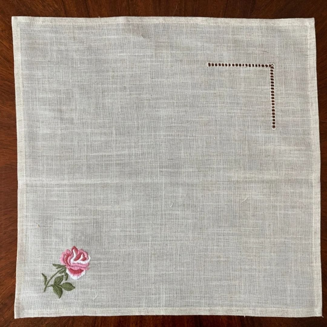 Serviette de Table avec Rose Brodée